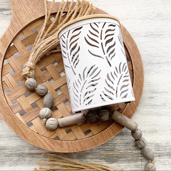 Other - Leaf white desk organizing cup